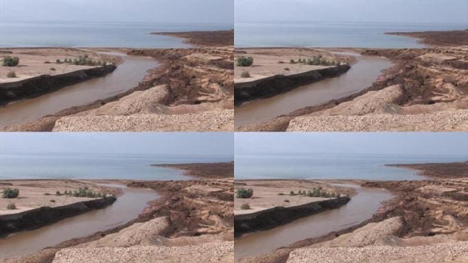 约旦河流入死海