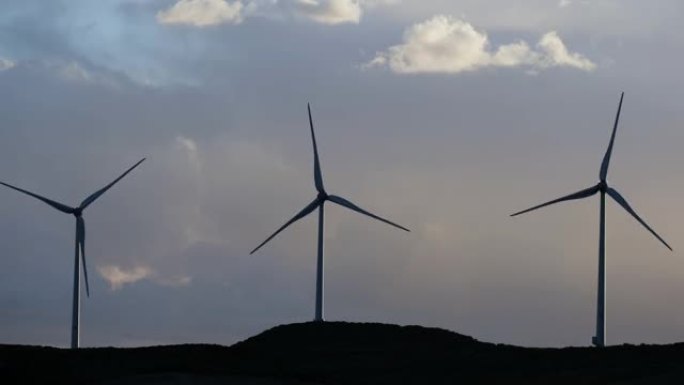 用于可再生电能生产的风车组。用风能和磨坊生产绿色能源，以阻止全球变暖并开始一个更好的未来地球环境。拯
