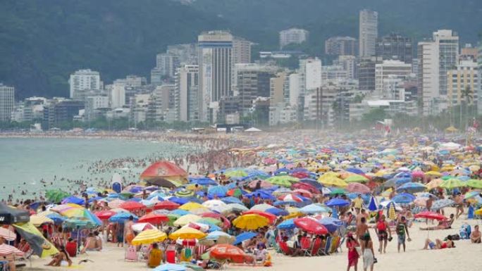 巴西里约热内卢，在夏季拍摄著名的伊帕内玛海滩