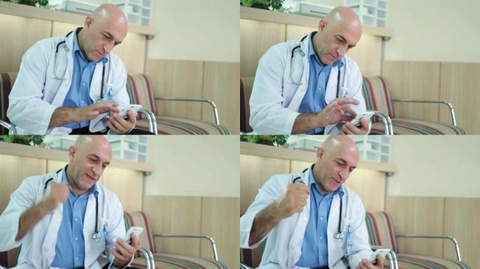 资深医生坐在触摸屏智能手机上阅读消息感到高兴，并表达了他对成功的喜悦。