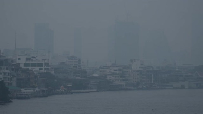 空气污染中灰尘混合物覆盖的城市。细颗粒物 (PM2.5) 的空气重污染。
