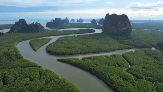 泰国攀牙省红树林的鸟瞰图日落场景，日出，4K(UHD)，海洋和红树林景观的空中拍摄