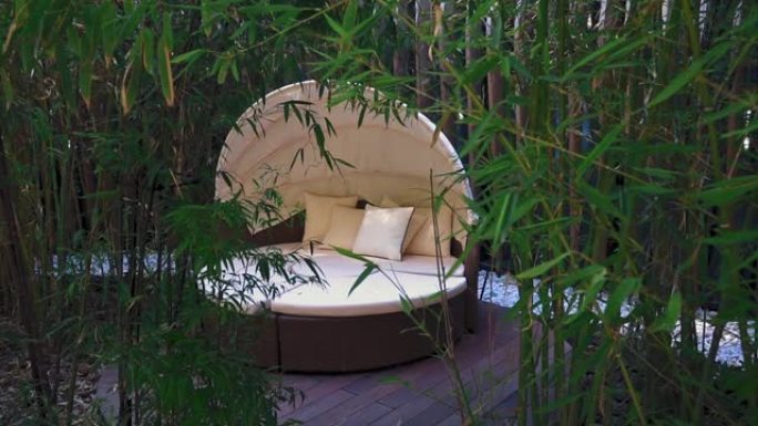 竹林中的舒适床