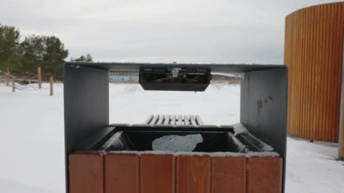 爱沙尼亚垃圾箱的近距离观察