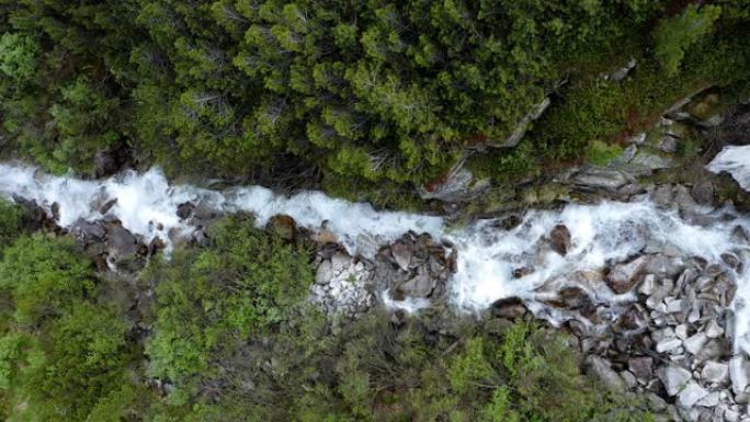 奥地利奥佩雷胡特·齐勒塔尔·蒂罗尔附近的春季瀑布山景鸟瞰图
