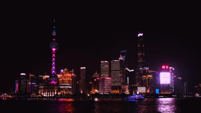 中国-2019年1月-上海天际线-夜晚紫光中的外滩