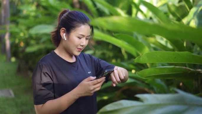 使用智能手表的亚洲运动女性