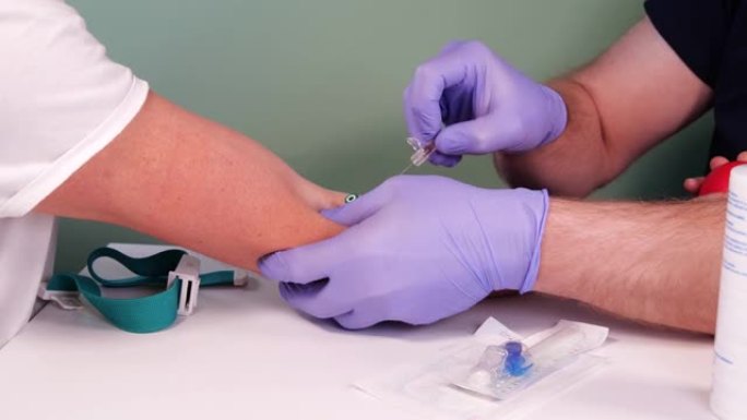 注射采血。护士或护理人员为病人献血做准备。验血准备。献血理念。