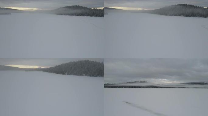 梦幻般的冰湖，有雾
