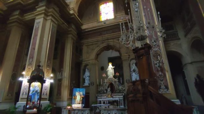那不勒斯-基亚圣特雷莎教堂的内部概述