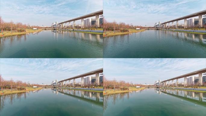 现代桥梁的延时镜头及其在湖中的反射，云层移动，风吹在水面上产生涟漪，4k视频b滚动拍摄。