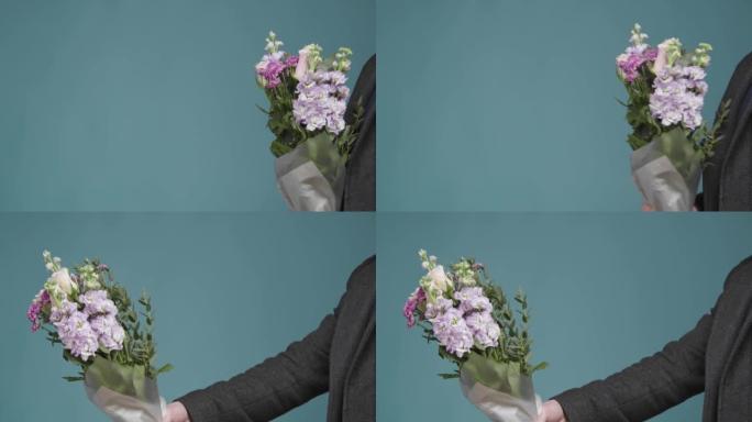 一个男人伸出鲜花的镜头