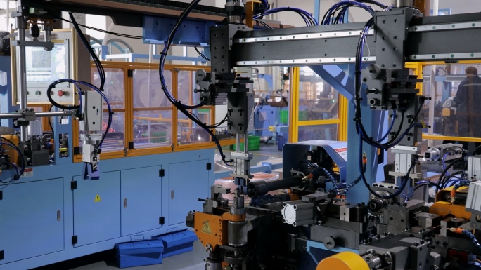 精密机械生产机器自动化制造特写