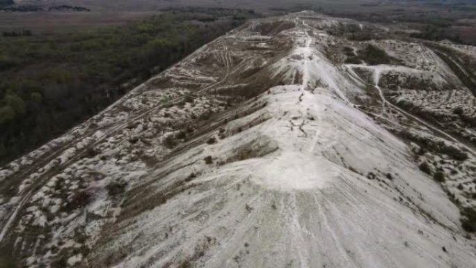 空中无人机视图磷石膏白山废物从工厂