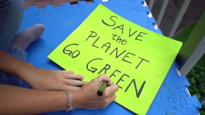 意大利，米兰，激进主义者，标志着拯救地球，走向绿色-未来青年的星期五4气候-反对气候变化和全球变暖的