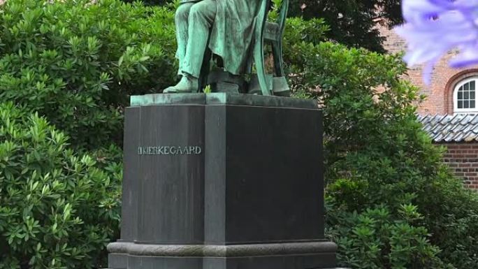 索伦·奥布·克尔凯郭尔纪念碑。哥本哈根。丹麦。