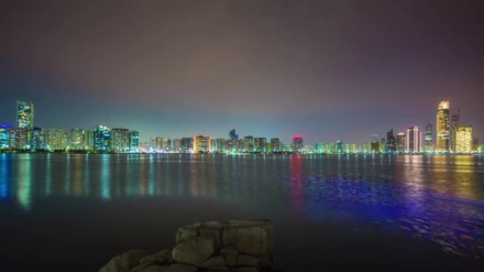 夜灯阿布扎比滨海湾男装情侣城市景观全景4k延时阿联酋