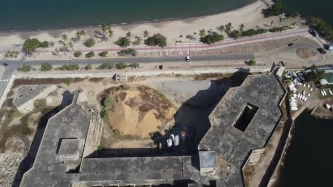 与lecher í a市接壤的海滩的空中无人机拍摄