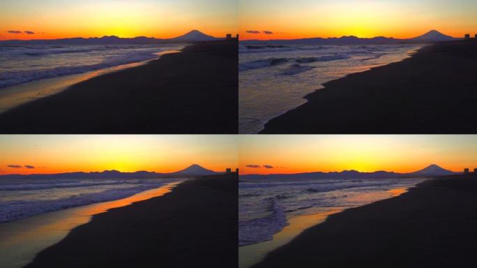 富士山在日落和沙滩上反射夕阳