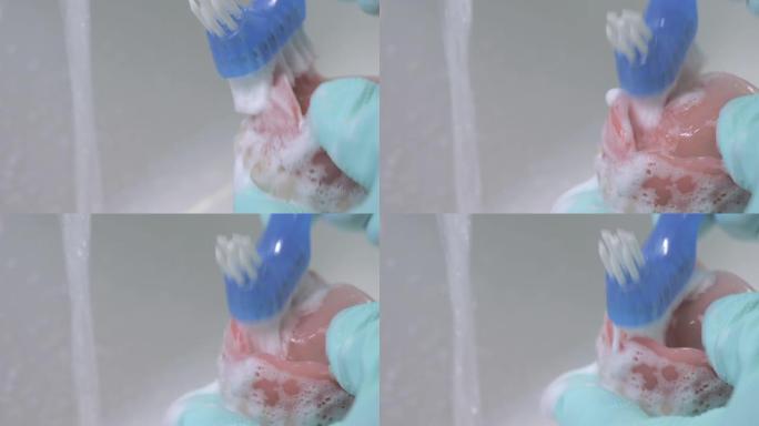 用刷子清洁假牙的特写镜头。