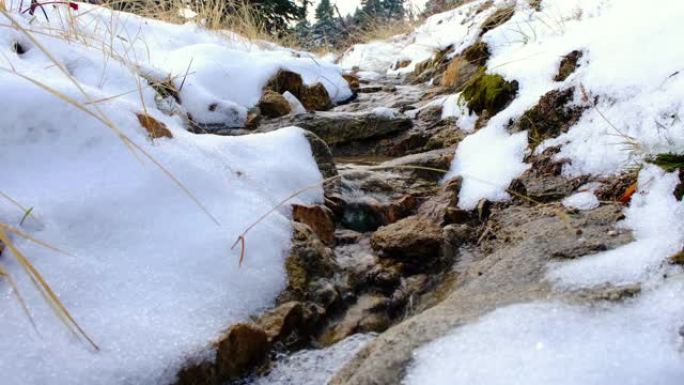 冬天山上的河水运动和下雪