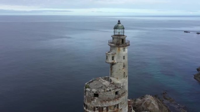 俄罗斯萨哈林岛废弃灯塔阿尼瓦。鸟瞰图。