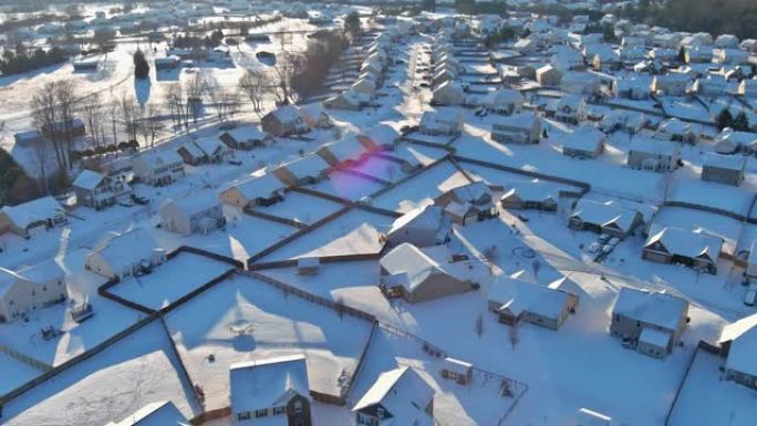 沸腾泉小镇家乡的惊人鸟瞰图南卡罗来纳州降雪后严冬天气条件