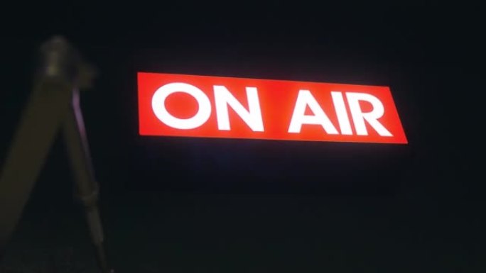 在播音室里的符号，在广播电台的标志。