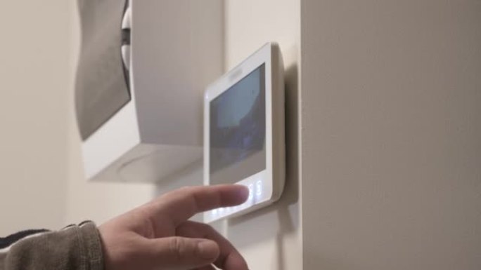 公寓可视对讲系统，带摄像头和监视器的可视门铃。监控，解锁。