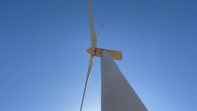 风力涡轮机产生清洁能源。