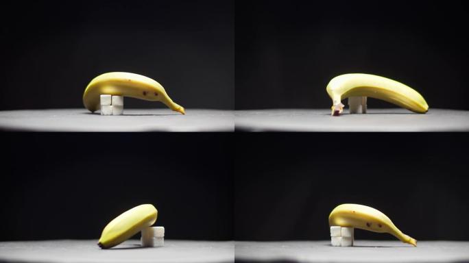 美味的成熟香蕉水果和桌上的块糖