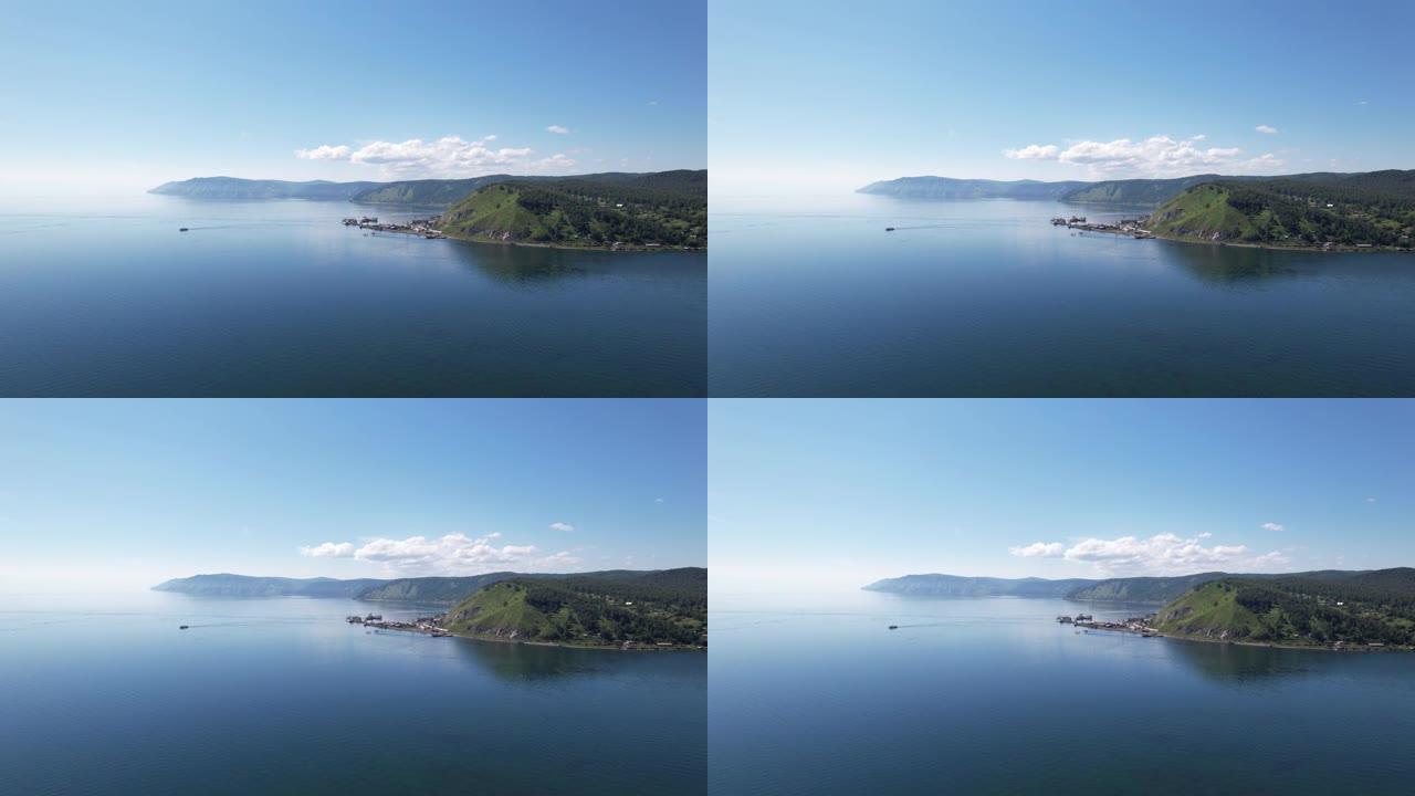 贝加尔湖是一颗奇妙的蓝色宝石，由风景秀丽的山脉和森林构成。史诗电影鸟瞰图贝加尔湖。蓝湖和绿色森林的鸟
