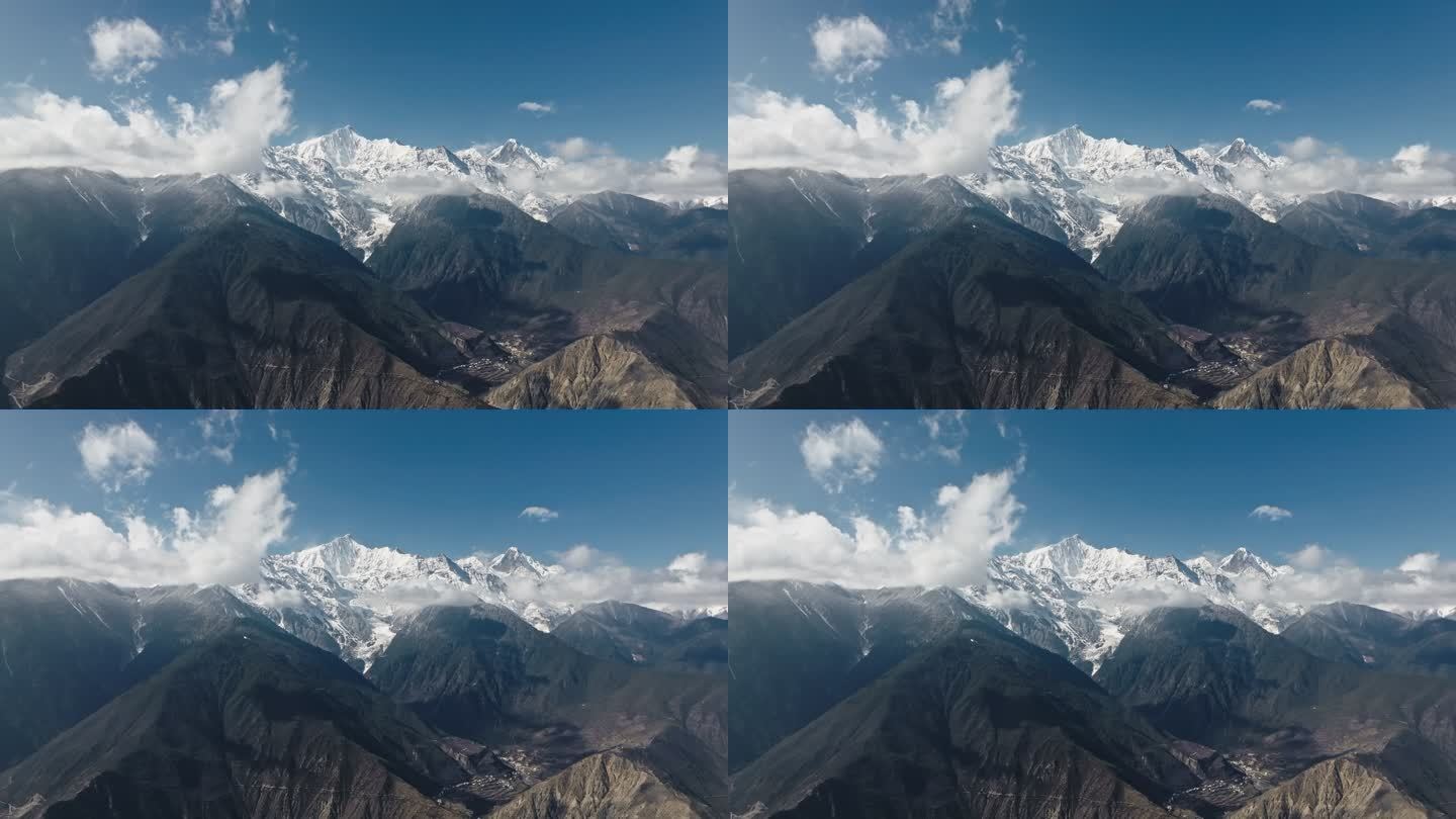 震撼的梅里雪山卡瓦格博蓝天白云