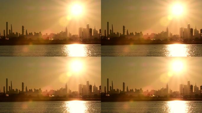 日出从水面反射，曼哈顿天际线剪影建筑天际线。