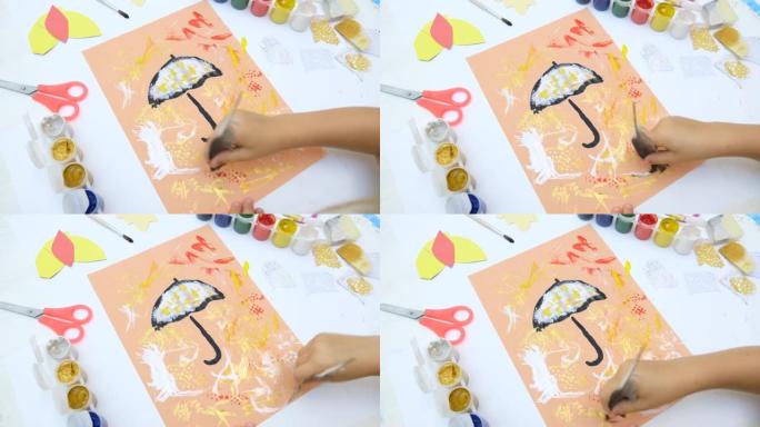 秋卡。儿童油漆伞和抽象秋季公园用海绵和鸟羽毛像画笔