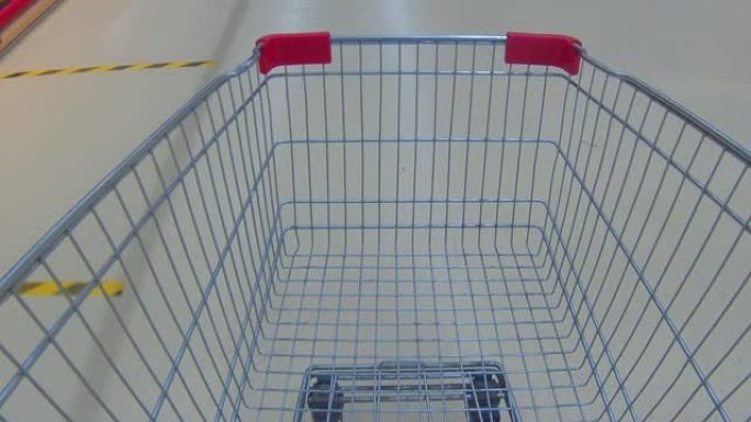 超市里的手推车