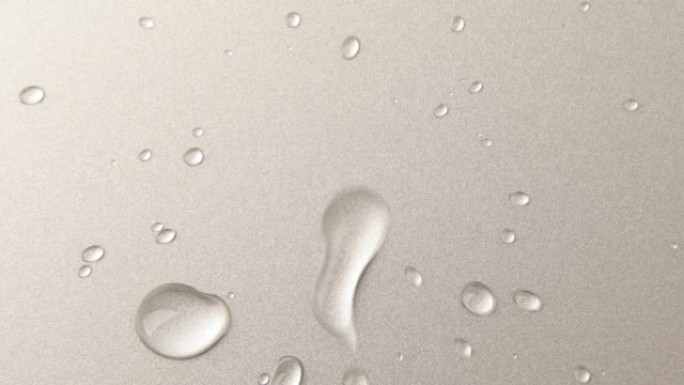 灰色银色背景上的抽象水滴，宏观，气泡特写