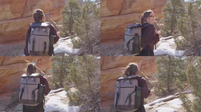 跟随一个开朗的年轻女子在远足时回头看相机的镜头