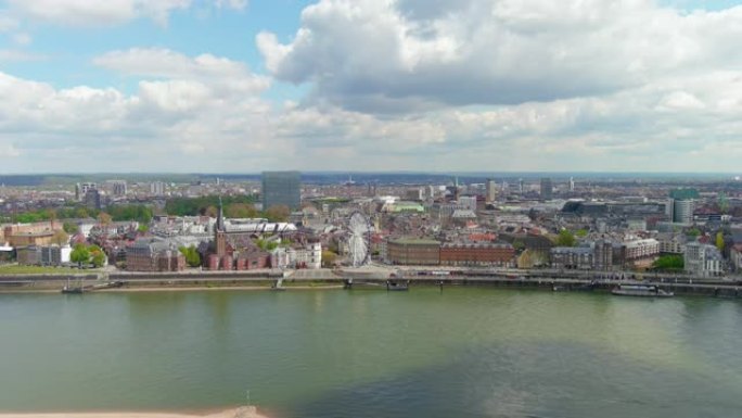 杜塞尔多夫: 德国城市的鸟瞰图，城市中心，现代建筑和历史建筑的混合体，莱茵河畔的莱茵特长廊-欧洲景观