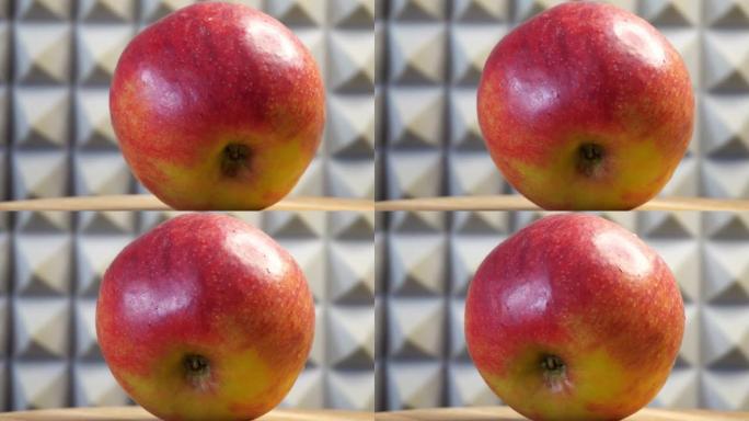 一个成熟的大苹果，特写。旋转木面上的红苹果。