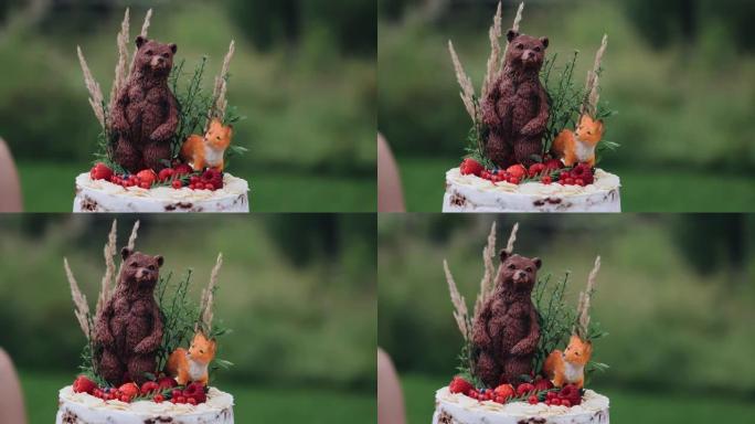 生日蛋糕上装饰着熊和狐狸的美味可食用人物。特写拍摄