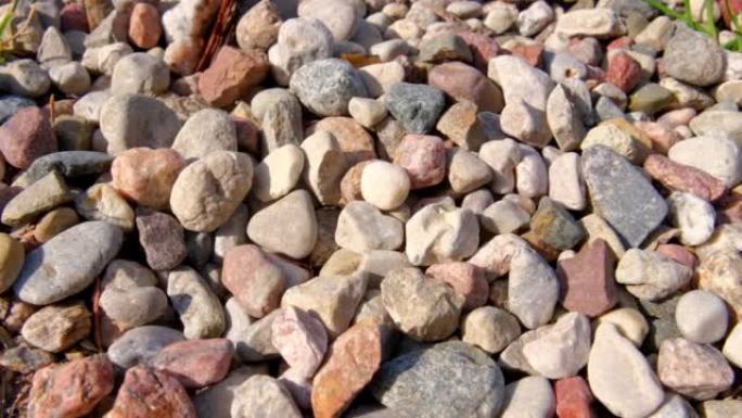 圆形卵石岩石干Dried了河床