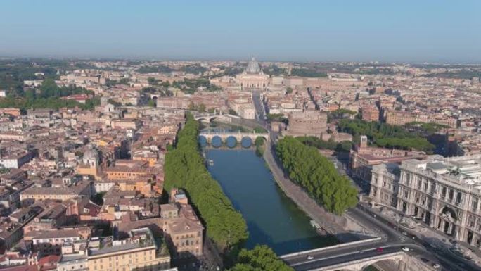 罗马的鸟瞰图，前景中的圣天使城堡 (圣天使城堡) 和背景中的梵蒂冈城，台伯河上的桥梁-意大利首都城市