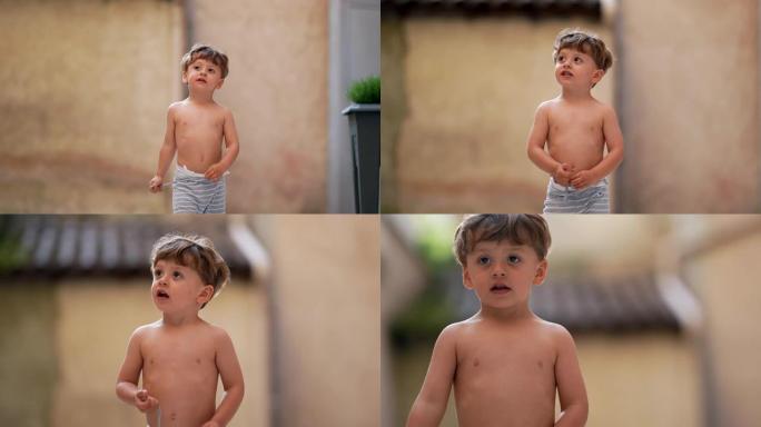 孩子在夏天赤裸上身的小男孩在户外散步