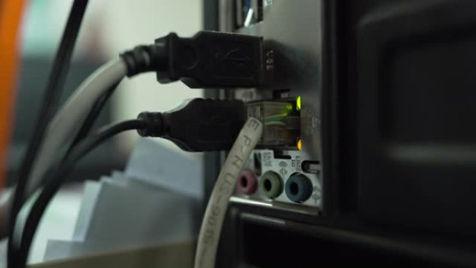 电脑背面闪灯连接电缆