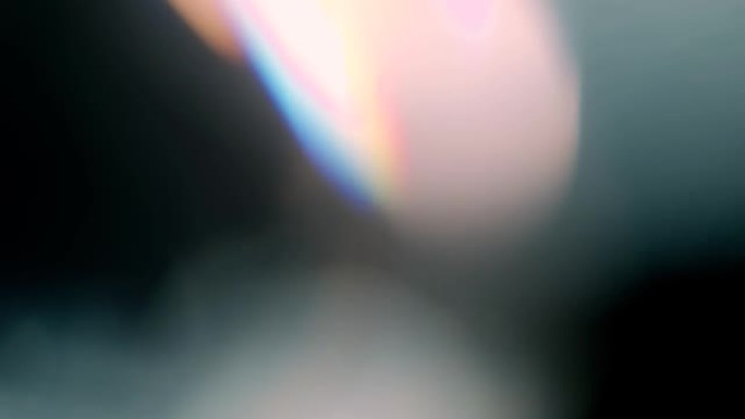 黑色背景上的彩色光泄漏镜头，镜头耀斑泄漏突发叠加过渡