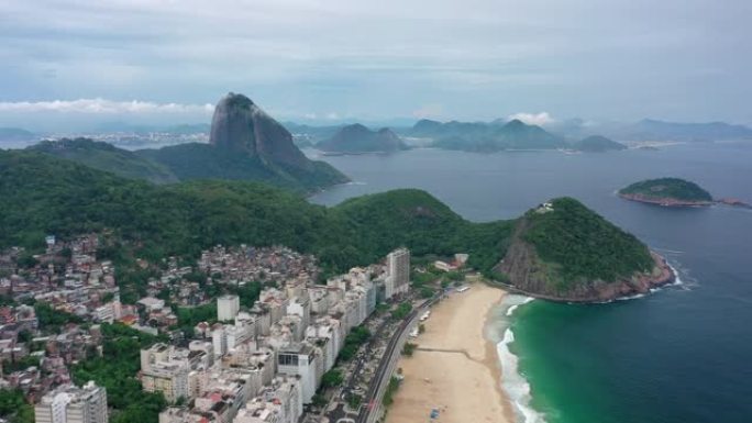 里约热内卢市传奇海滩科帕卡巴纳 (Praia de Copacabana) 的鸟瞰图 -- 南美洲巴