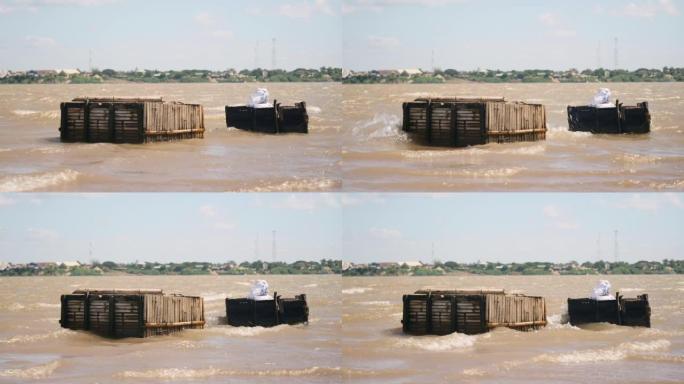 大风和大流河; 海浪击中木鱼板条箱