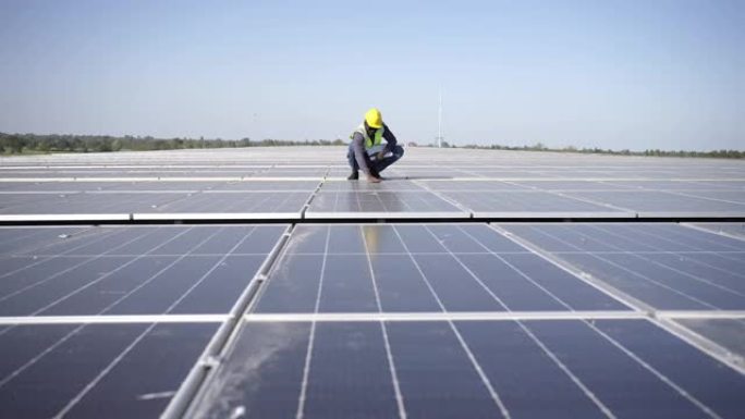4k非洲男子工程师使用数字平板电脑在建筑屋顶上维护太阳能电池板。