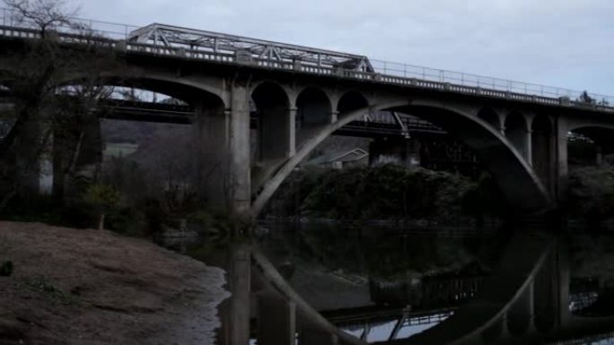 流氓河桥的平移大师镜头